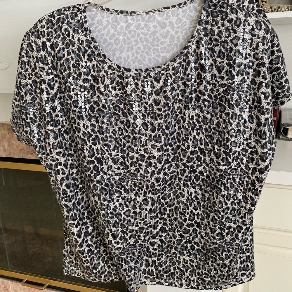 Leopard look cropped shirt with shoulder pads